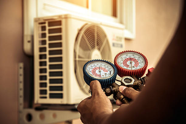 Professional Hvac technician working in Bainbridge, OH